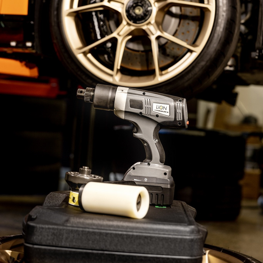 Hytorc LION Gun - Center Lock Removal and Torque System
